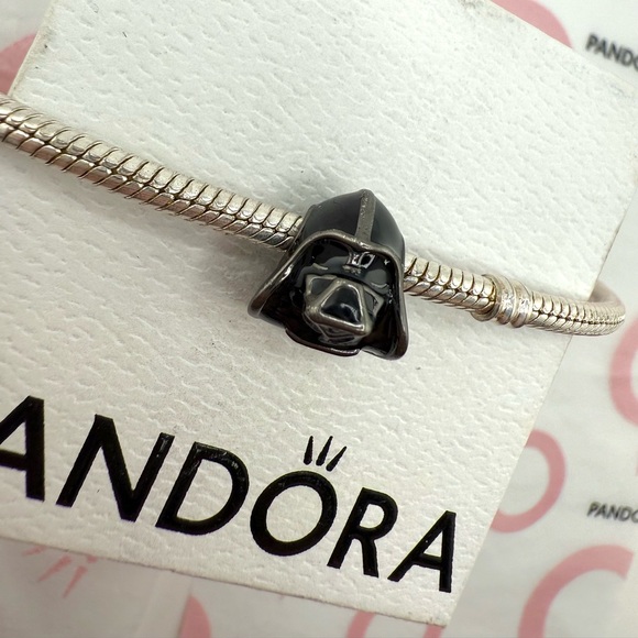 Brand New Retired Pandora x Star Wars Darth Vader Charm - Picture 1 of 3